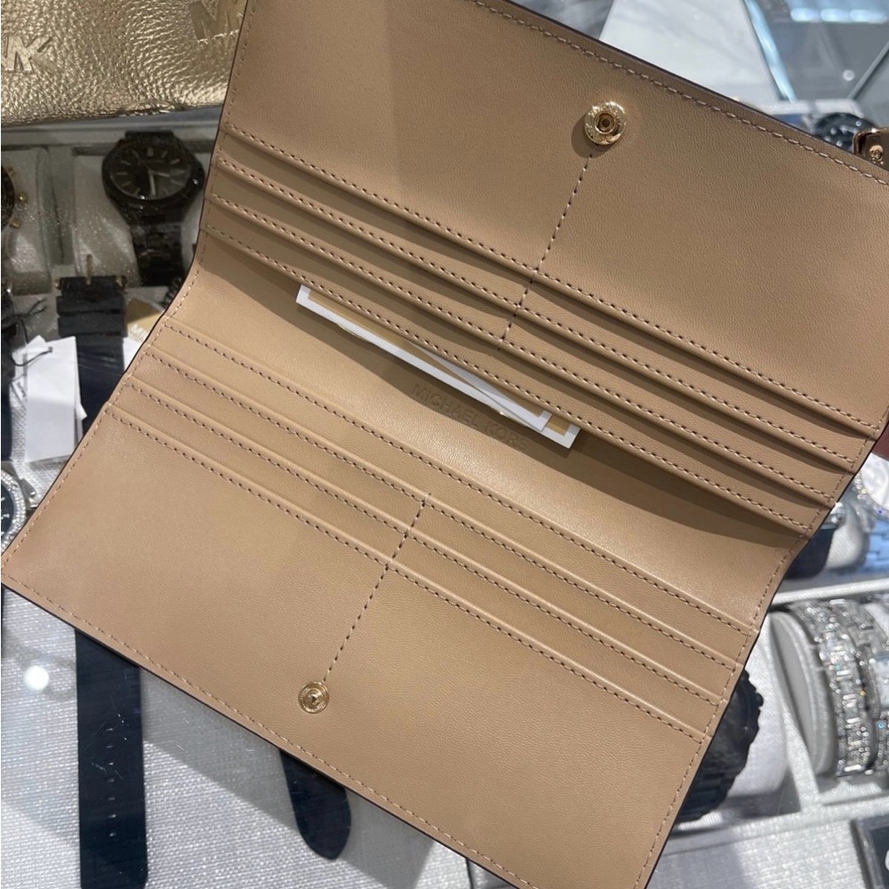 NWT MICHAEL KORS Carson Large Metallic Logo Debossed Snap Wallet - Picture 6 of 7